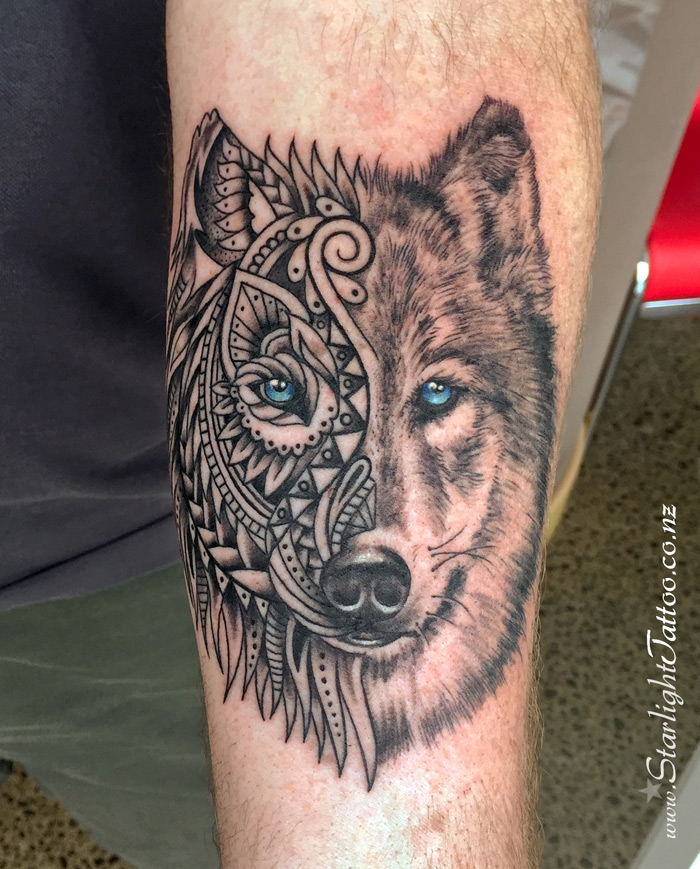 Mandala husky tattoo in black and grey realism - animal portrait